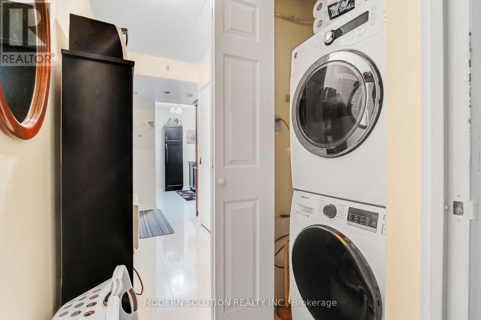 Photo 16 of 102 250 Pine Grove Drive, Vaughan ON
