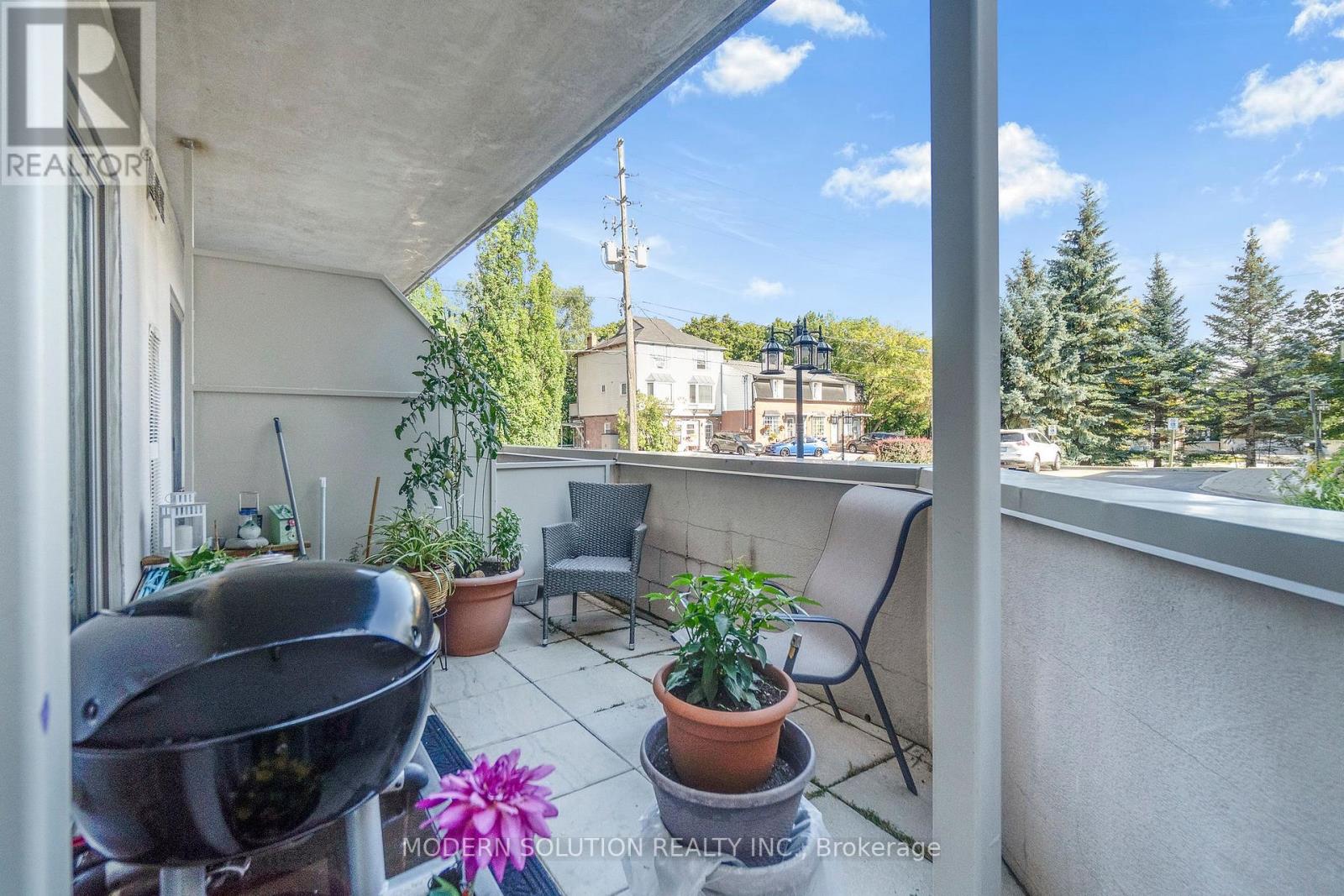 Photo 18 of 102 250 Pine Grove Drive, Vaughan ON