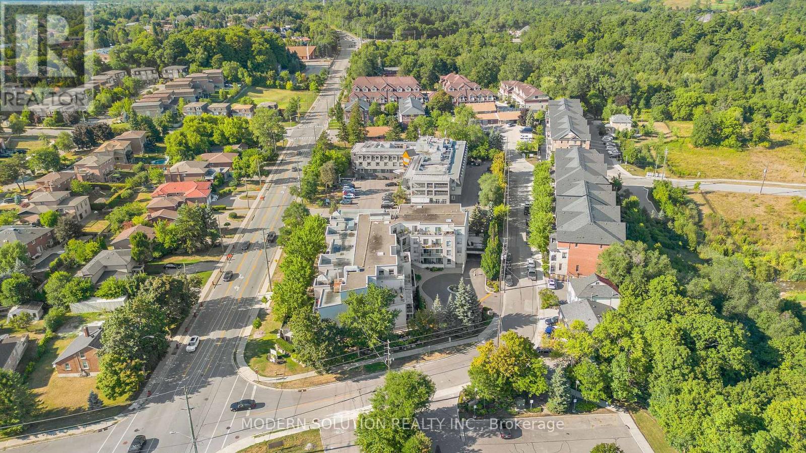 Photo 21 of 102 250 Pine Grove Drive, Vaughan ON
