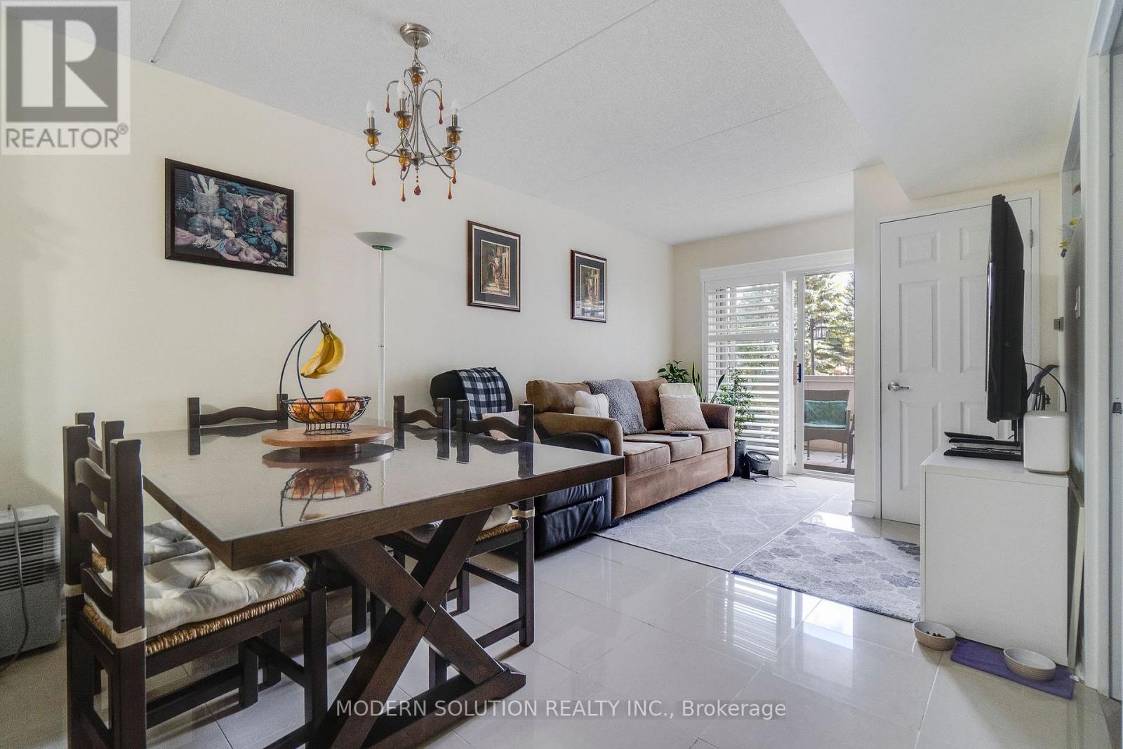 Photo 4 of 102 250 Pine Grove Drive, Vaughan ON