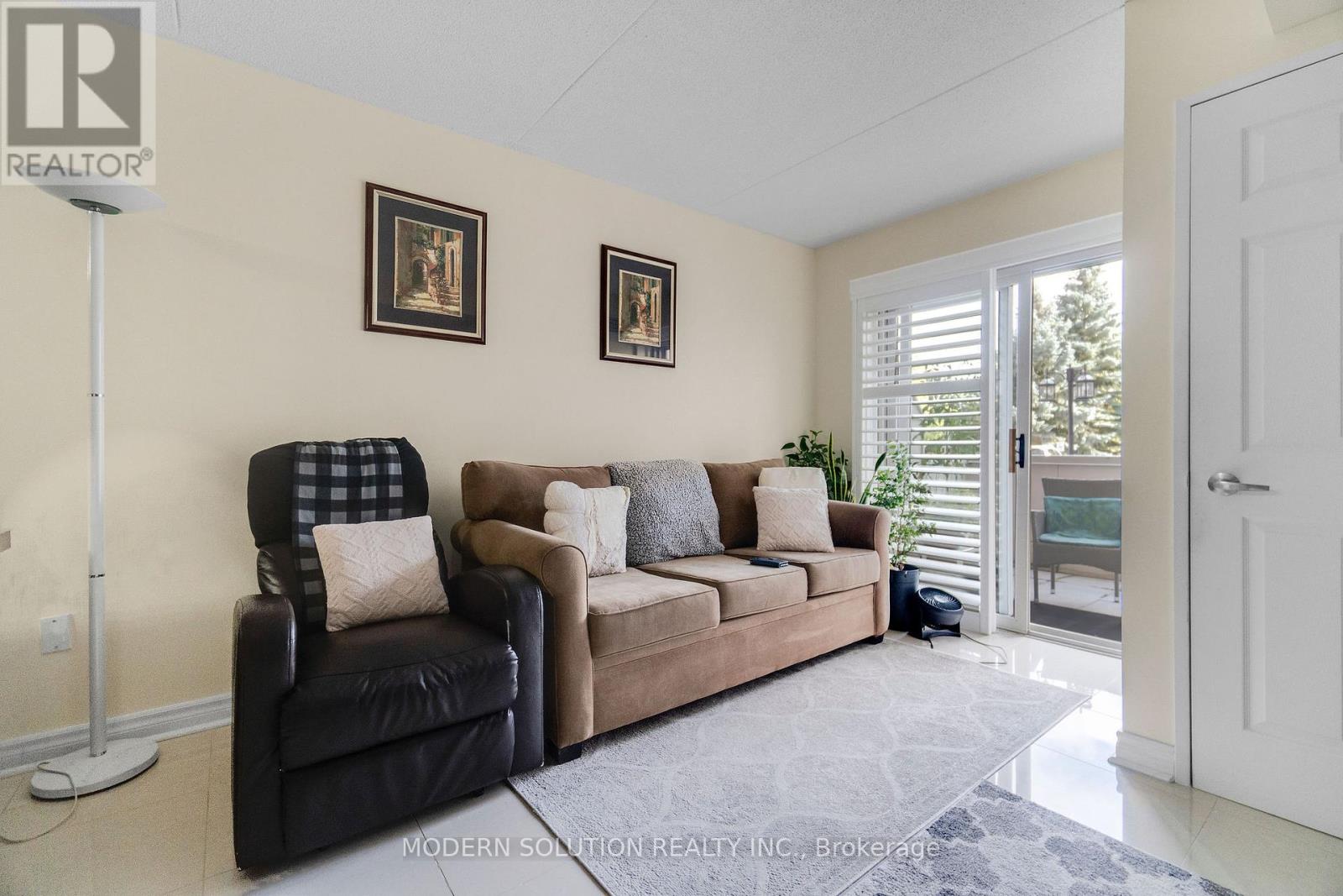 Photo 6 of 102 250 Pine Grove Drive, Vaughan ON