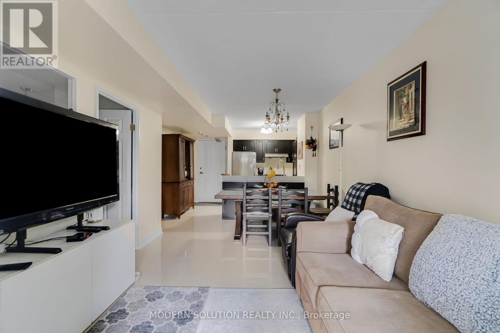 Photo 7 of 102 250 Pine Grove Drive, Vaughan ON