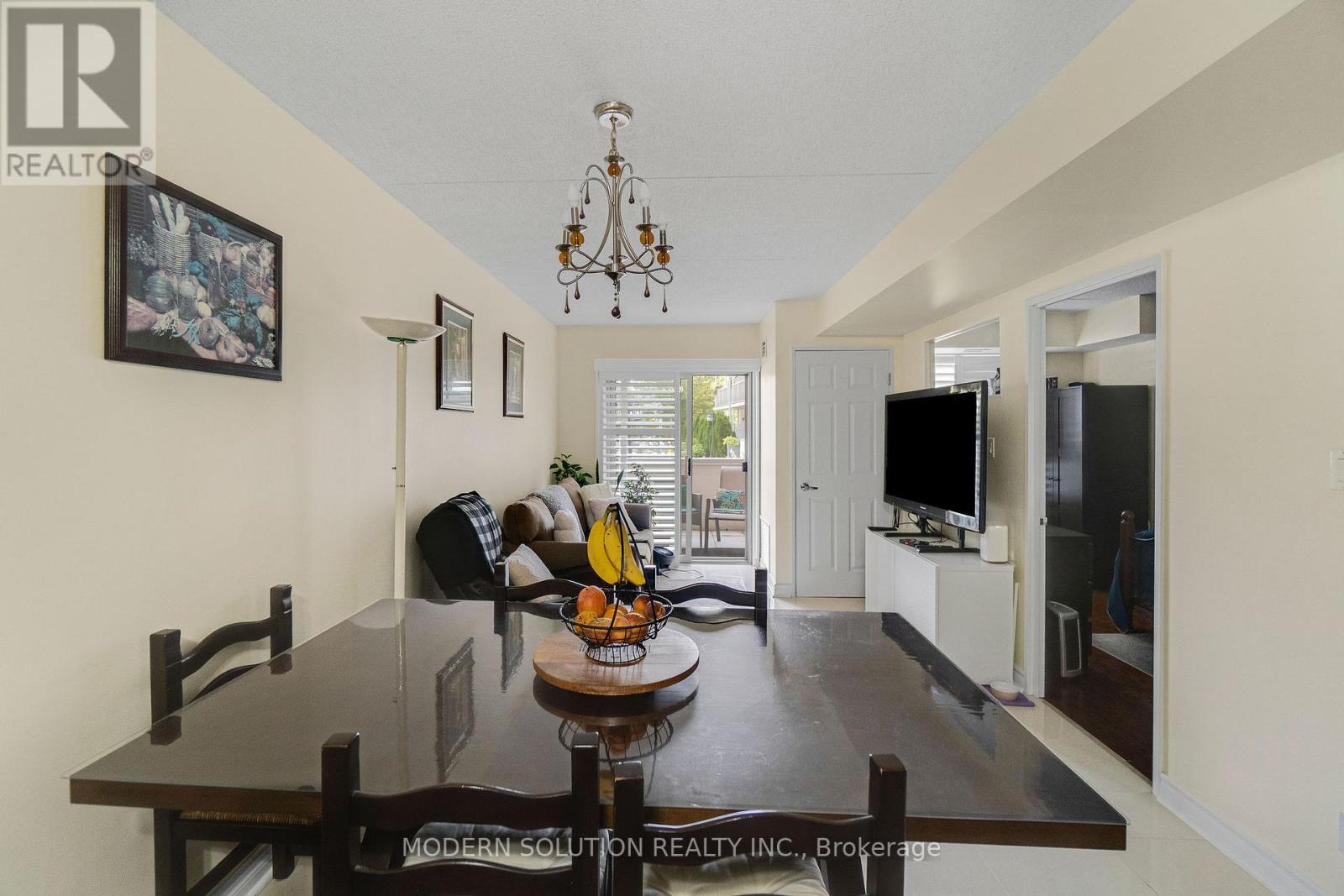 Photo 8 of 102 250 Pine Grove Drive, Vaughan ON