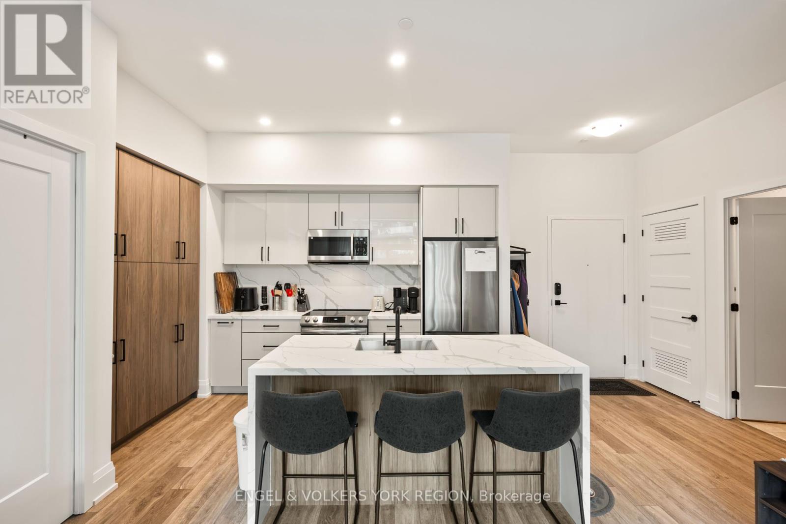 Photo 6 of 128 415 Sea Ray Avenue, Innisfil ON