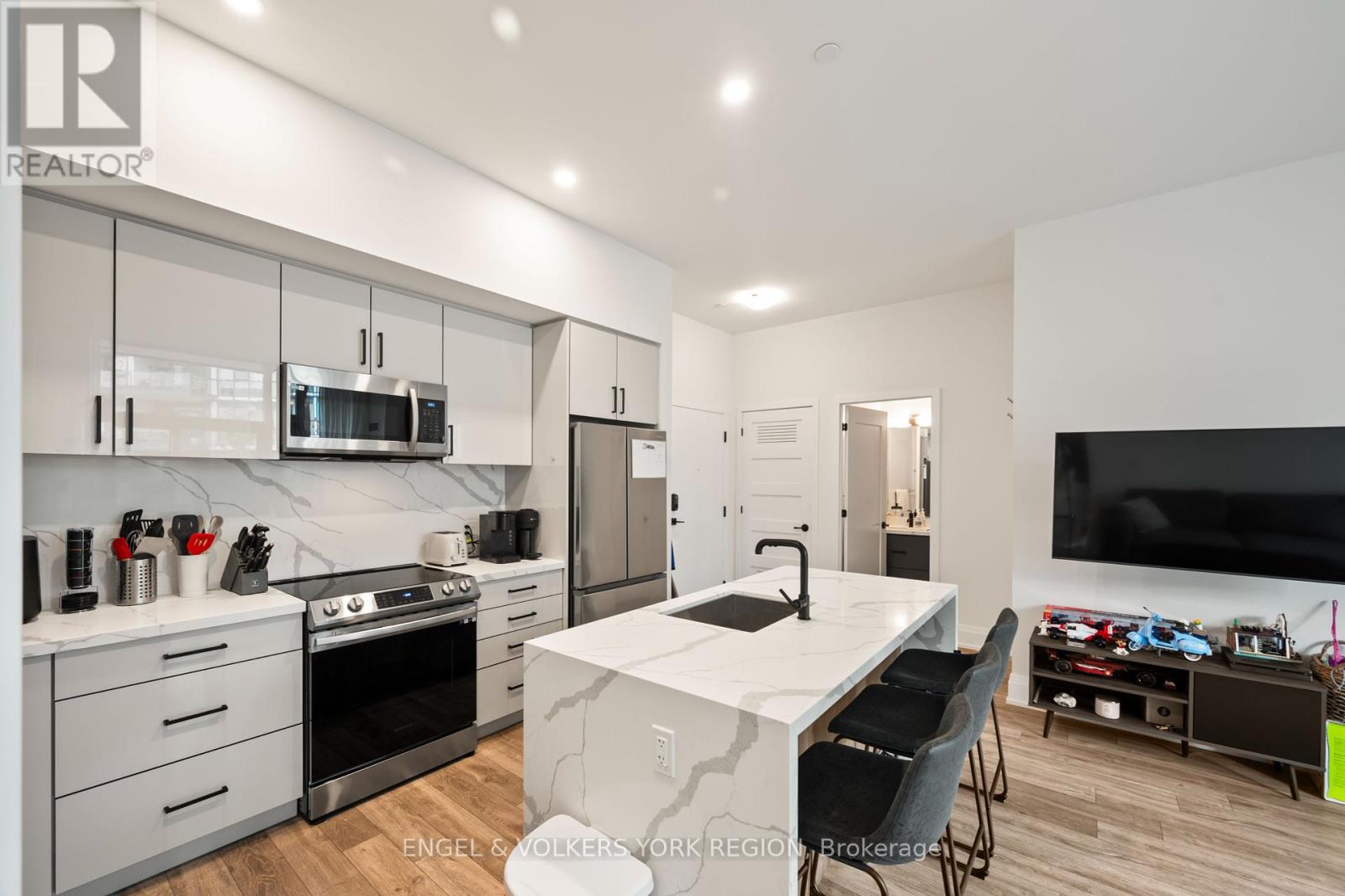 Photo 3 of 128 415 Sea Ray Avenue, Innisfil ON