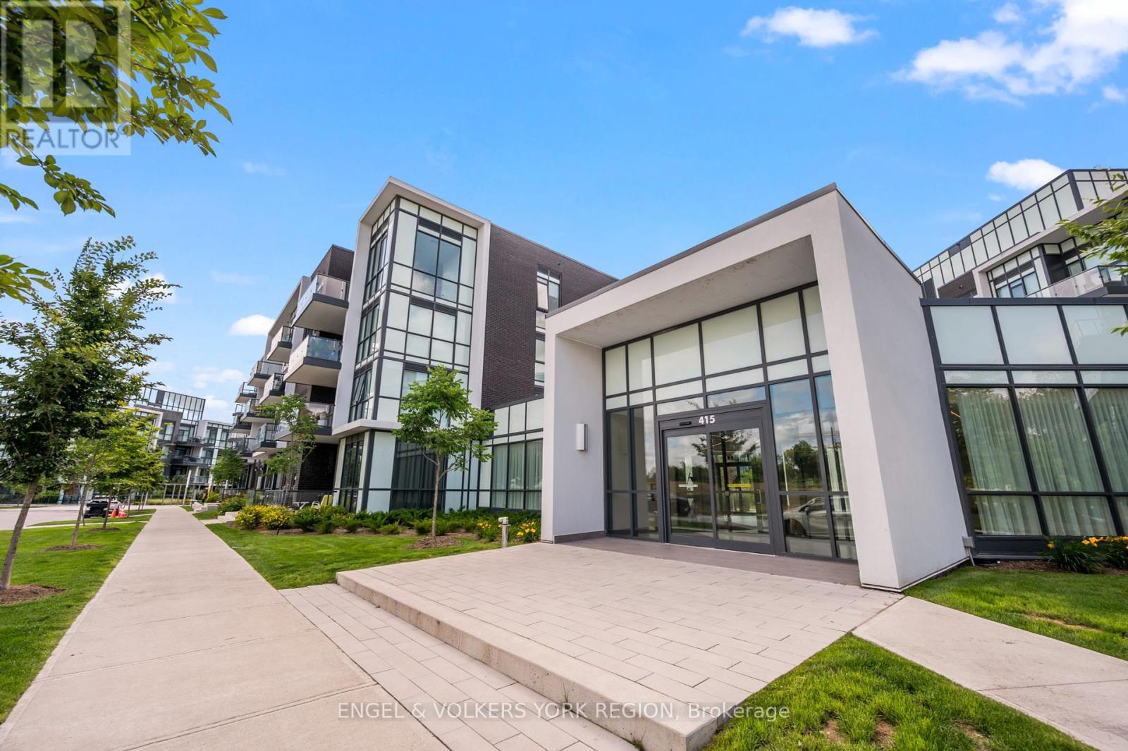Photo 13 of 128 415 Sea Ray Avenue, Innisfil ON