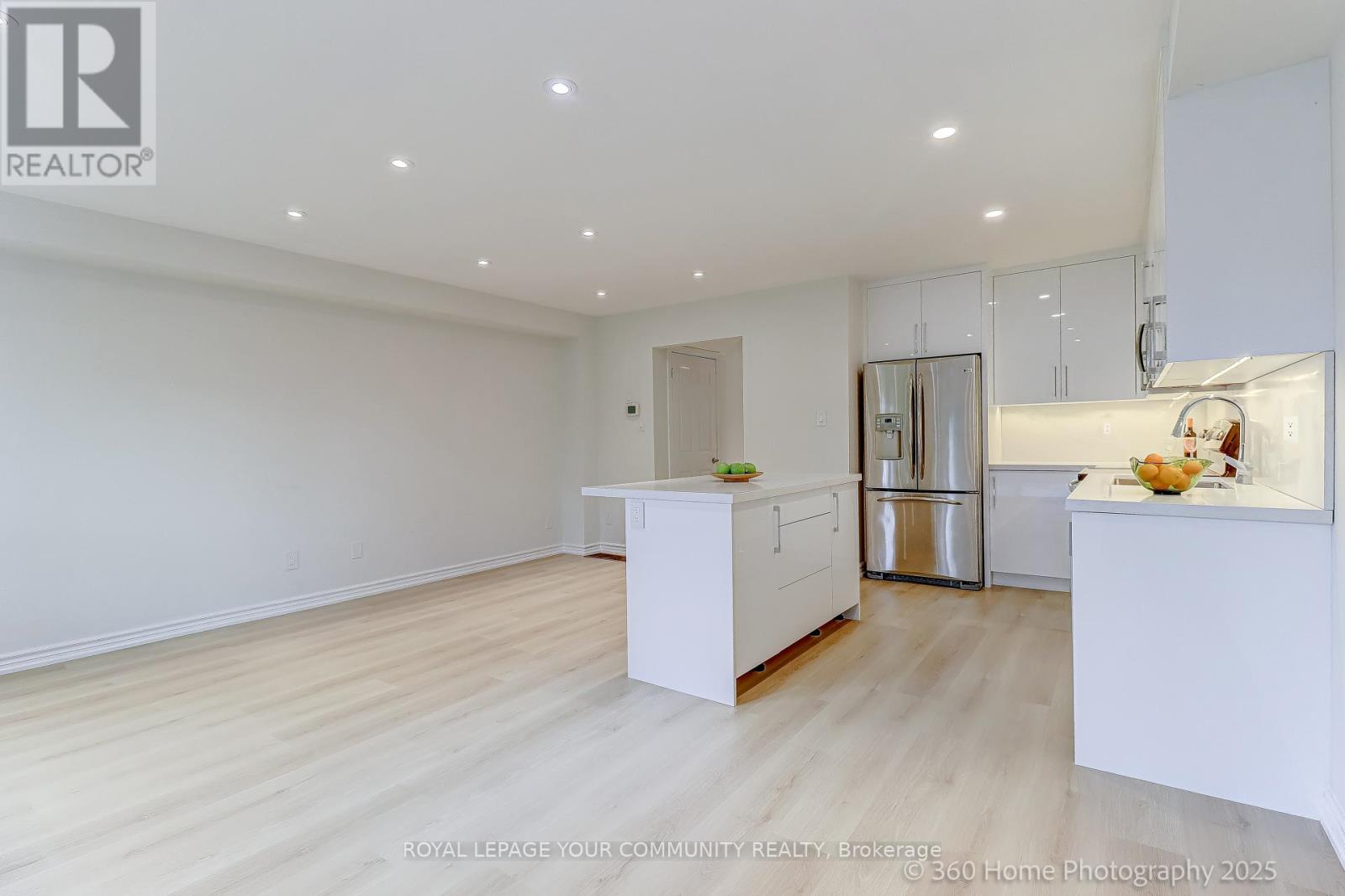 Photo 2 of 135 Kelso Crescent, Vaughan ON