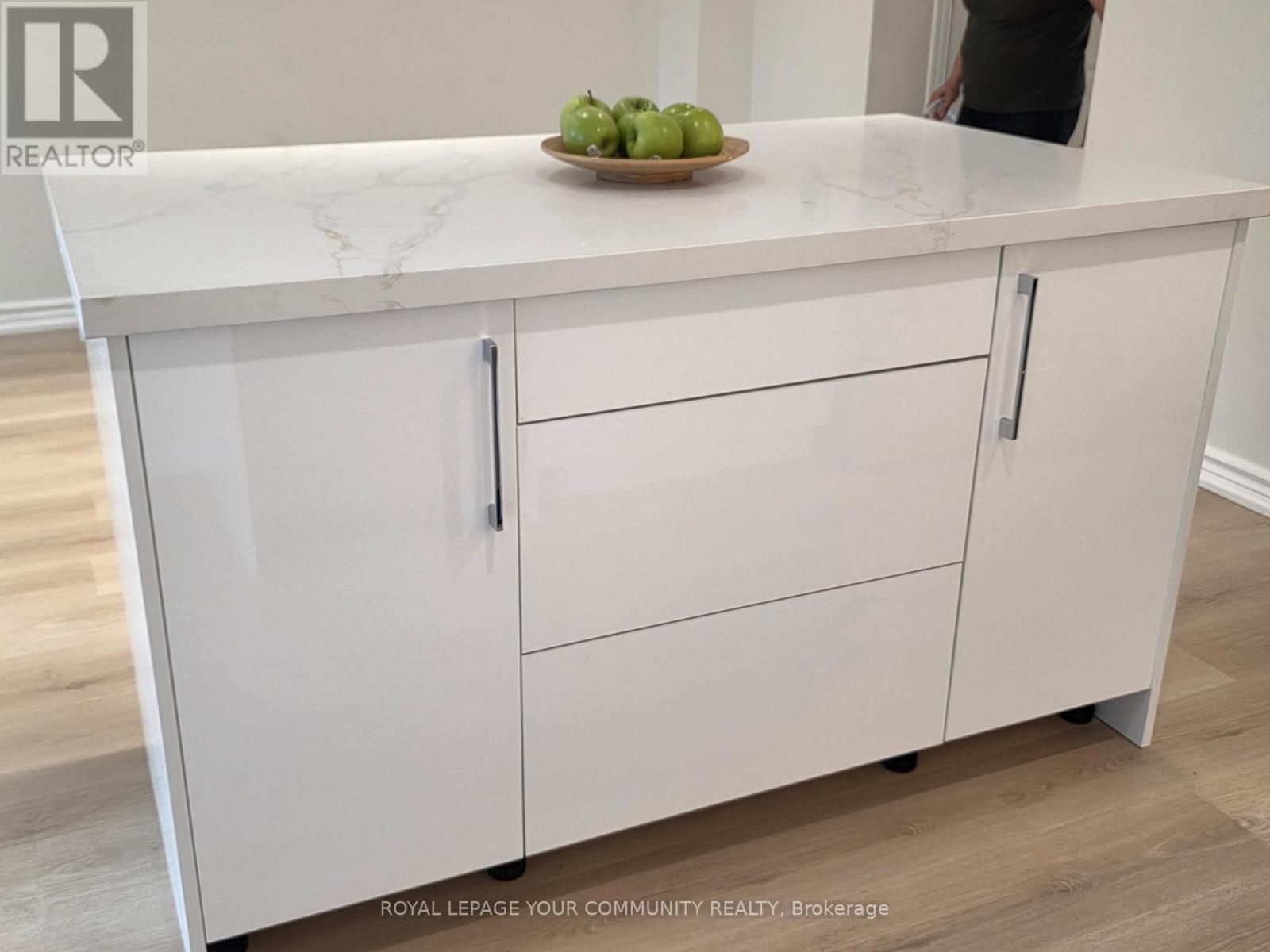 Photo 3 of 135 Kelso Crescent, Vaughan ON