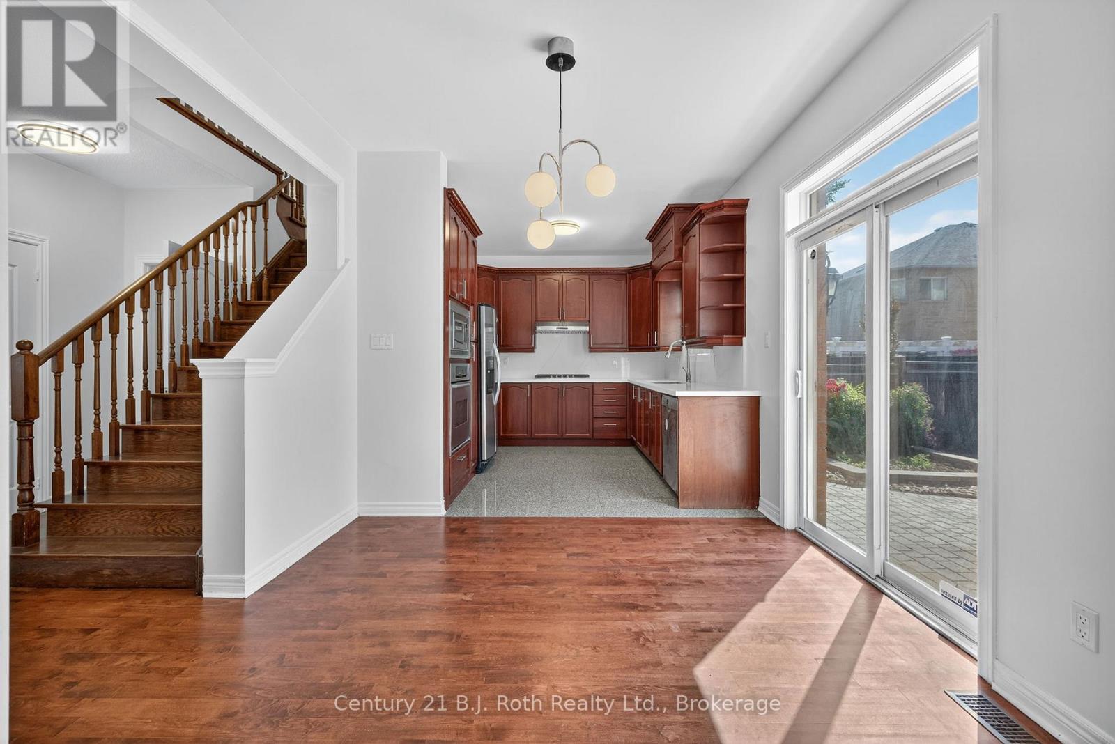 Photo 10 of 94 Destino Crescent, Vaughan ON