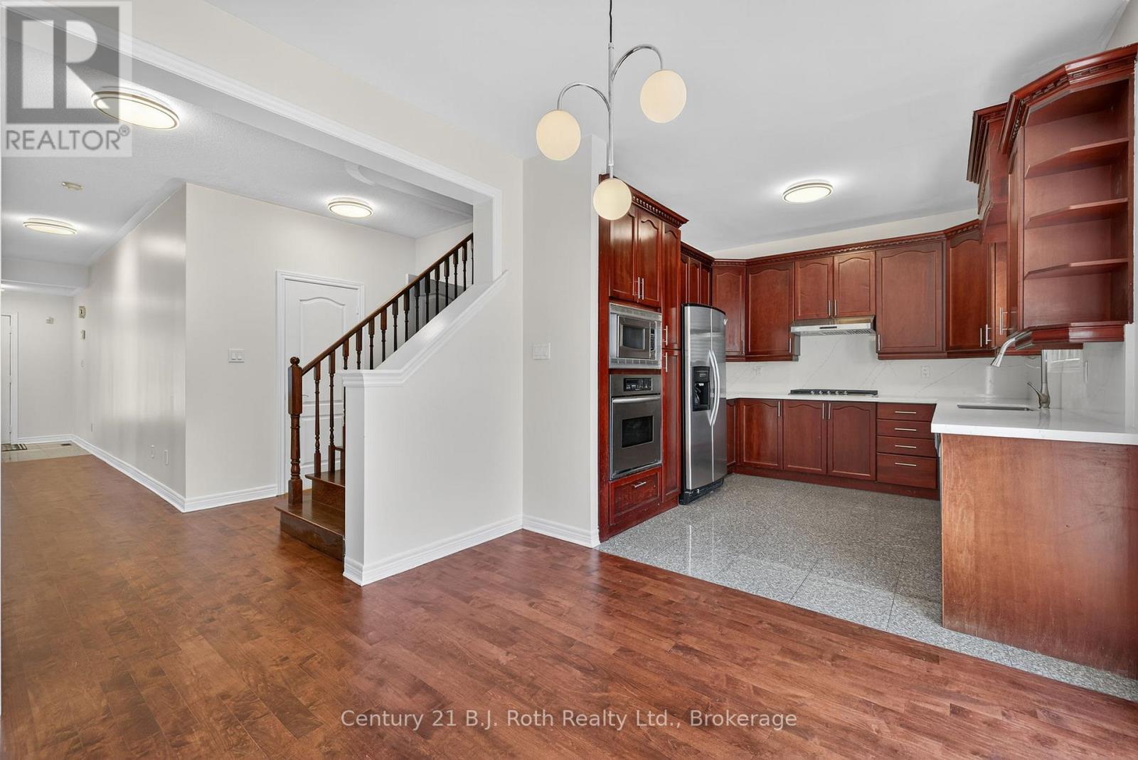Photo 11 of 94 Destino Crescent, Vaughan ON