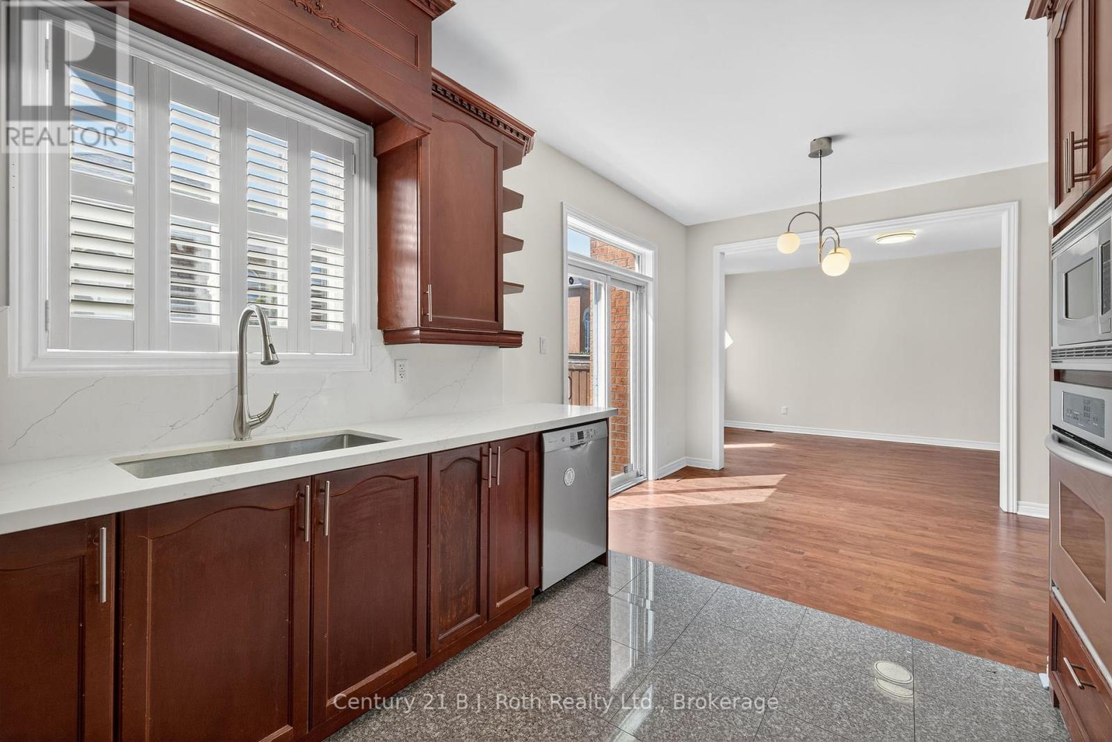 Photo 16 of 94 Destino Crescent, Vaughan ON