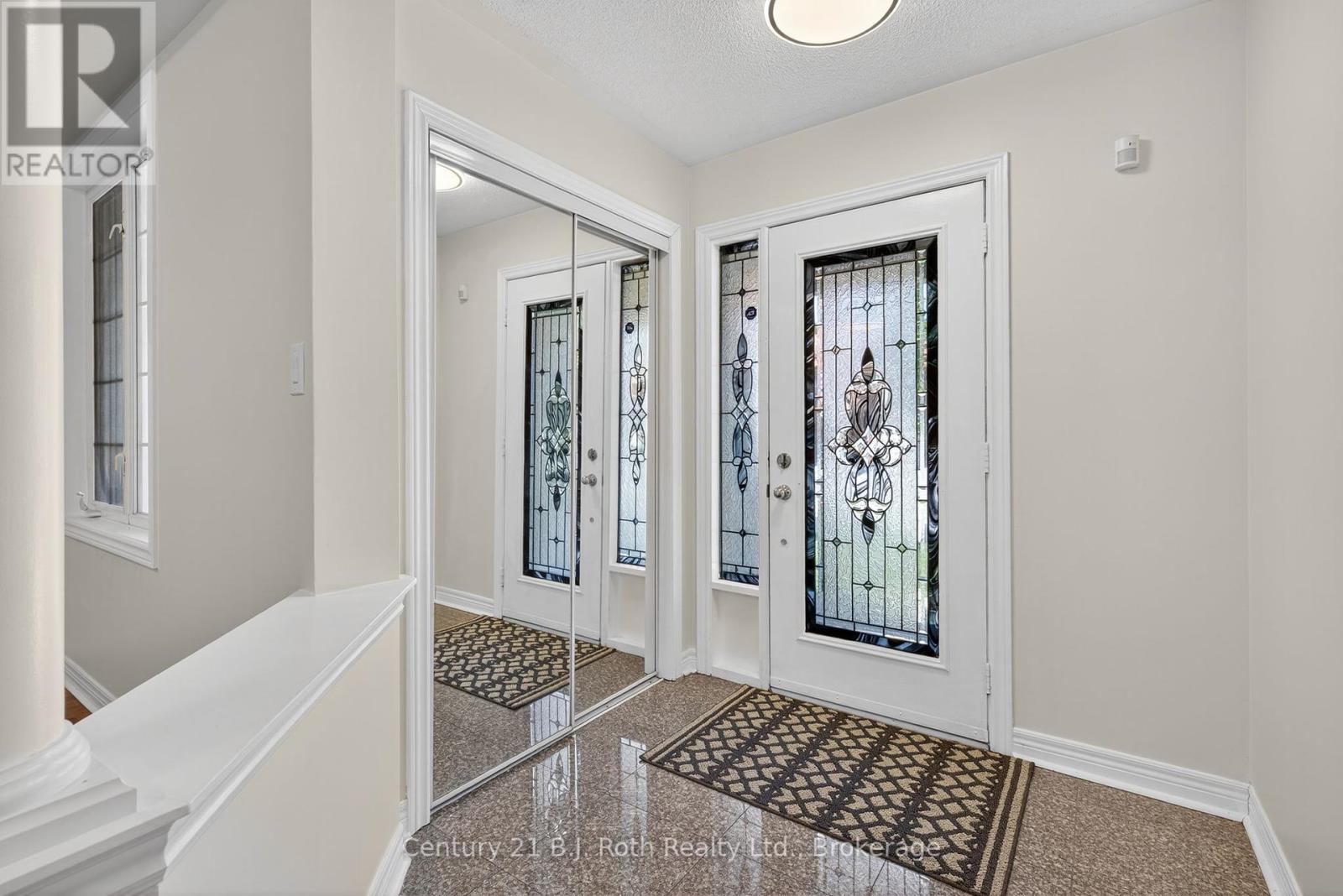 Photo 3 of 94 Destino Crescent, Vaughan ON