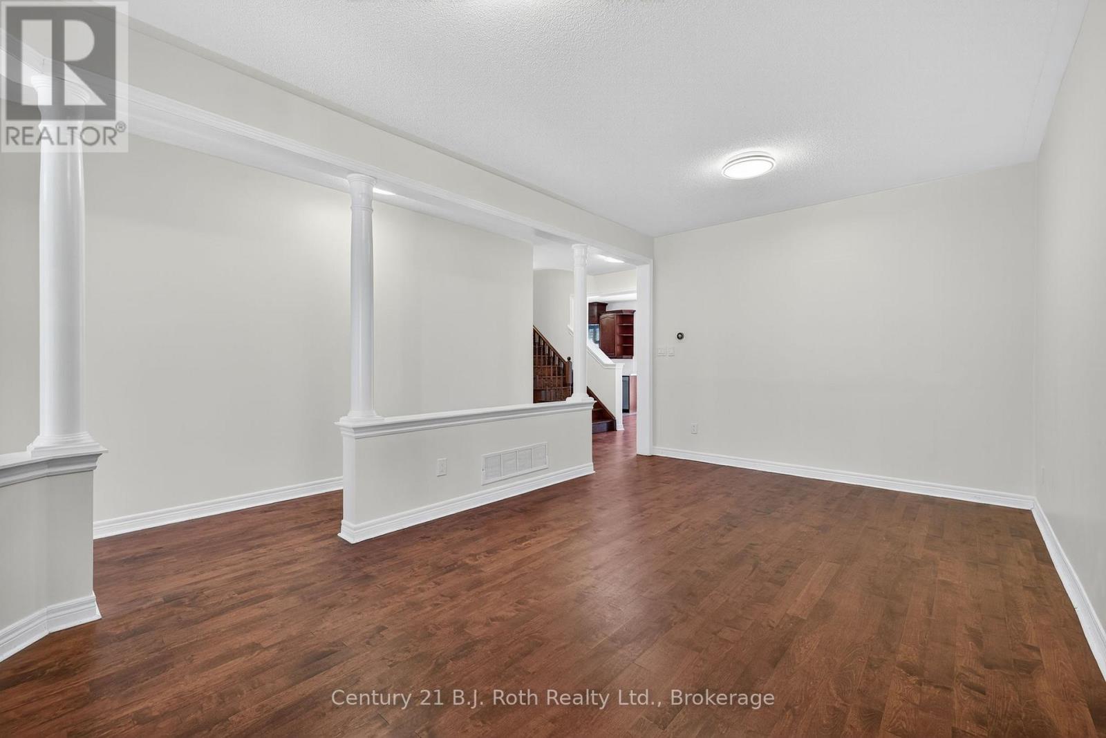 Photo 5 of 94 Destino Crescent, Vaughan ON