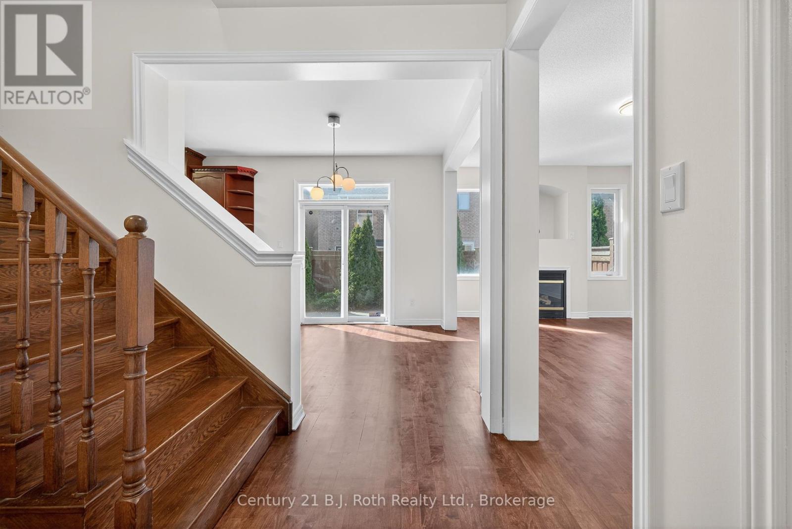 Photo 7 of 94 Destino Crescent, Vaughan ON