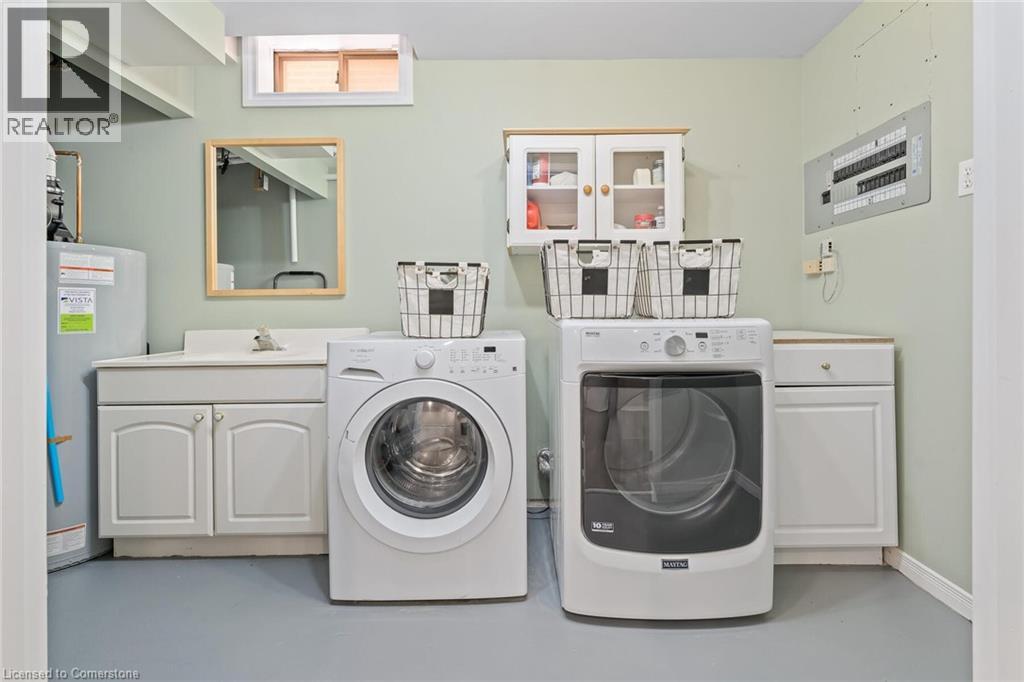 Photo 10 of 506 Taylor Crescent, Burlington ON