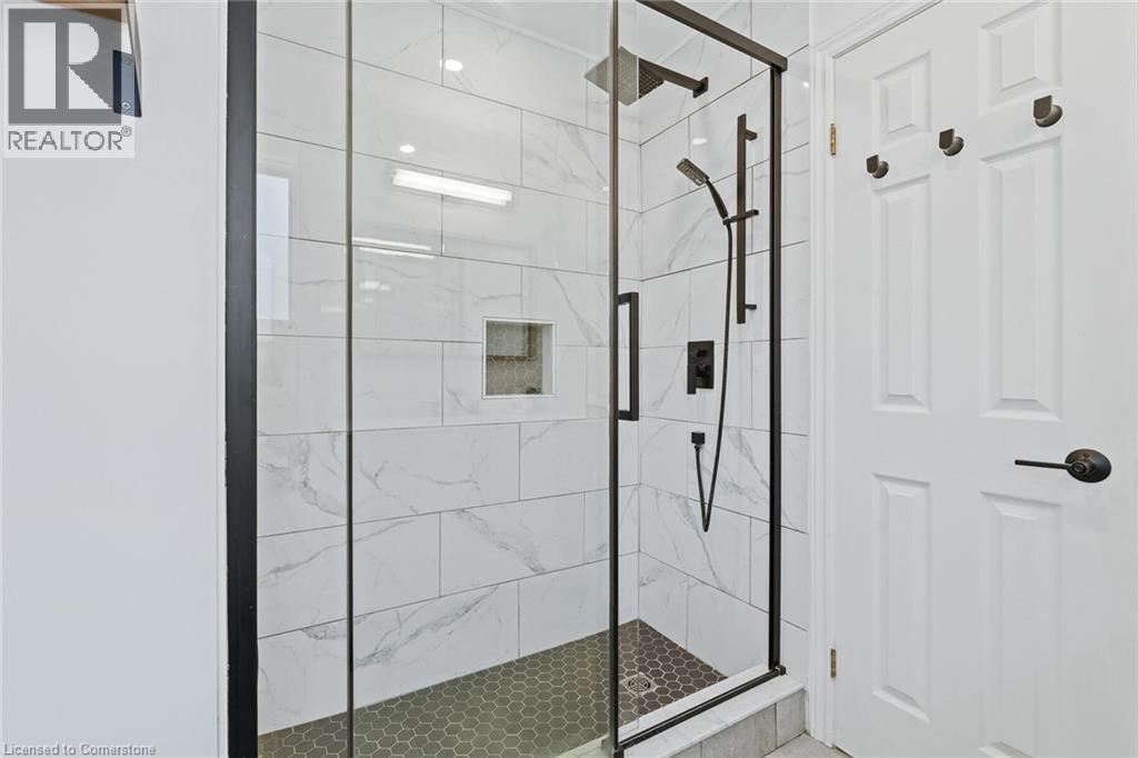 Photo 13 of 506 Taylor Crescent, Burlington ON