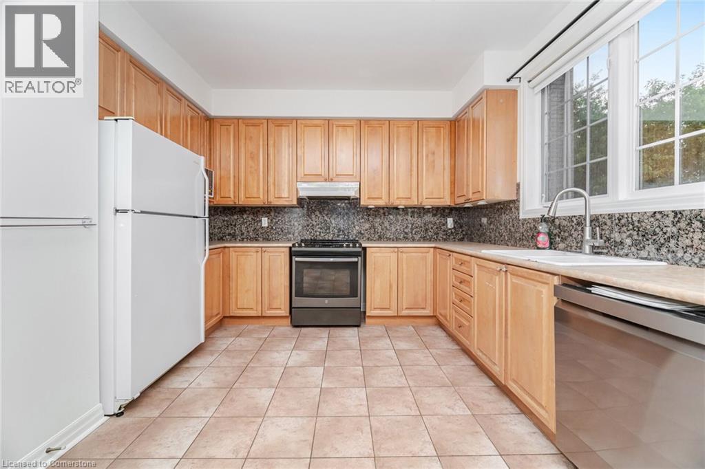 Photo 9 of 2499 Scotch Pine Drive, Oakville ON
