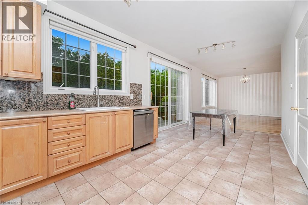 Photo 27 of 2499 Scotch Pine Drive, Oakville ON