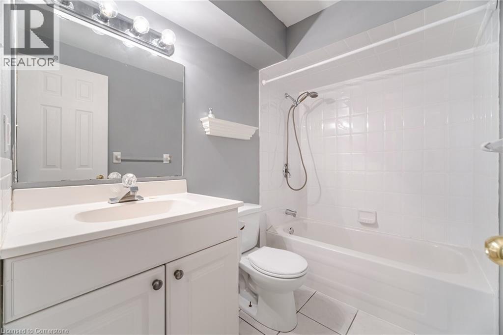 Photo 11 of 2499 Scotch Pine Drive, Oakville ON