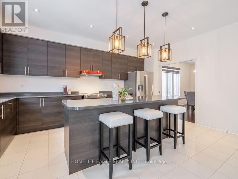 Photo 11 of 27 Scarlet Way, Bradford West Gwillimbury ON