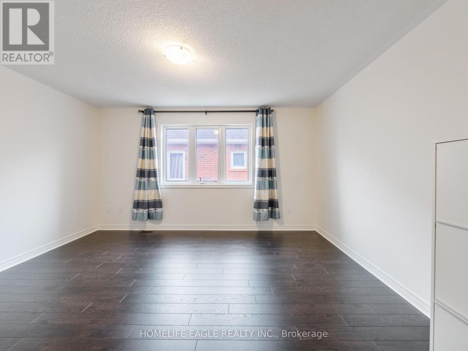Photo 35 of 27 Scarlet Way, Bradford West Gwillimbury ON