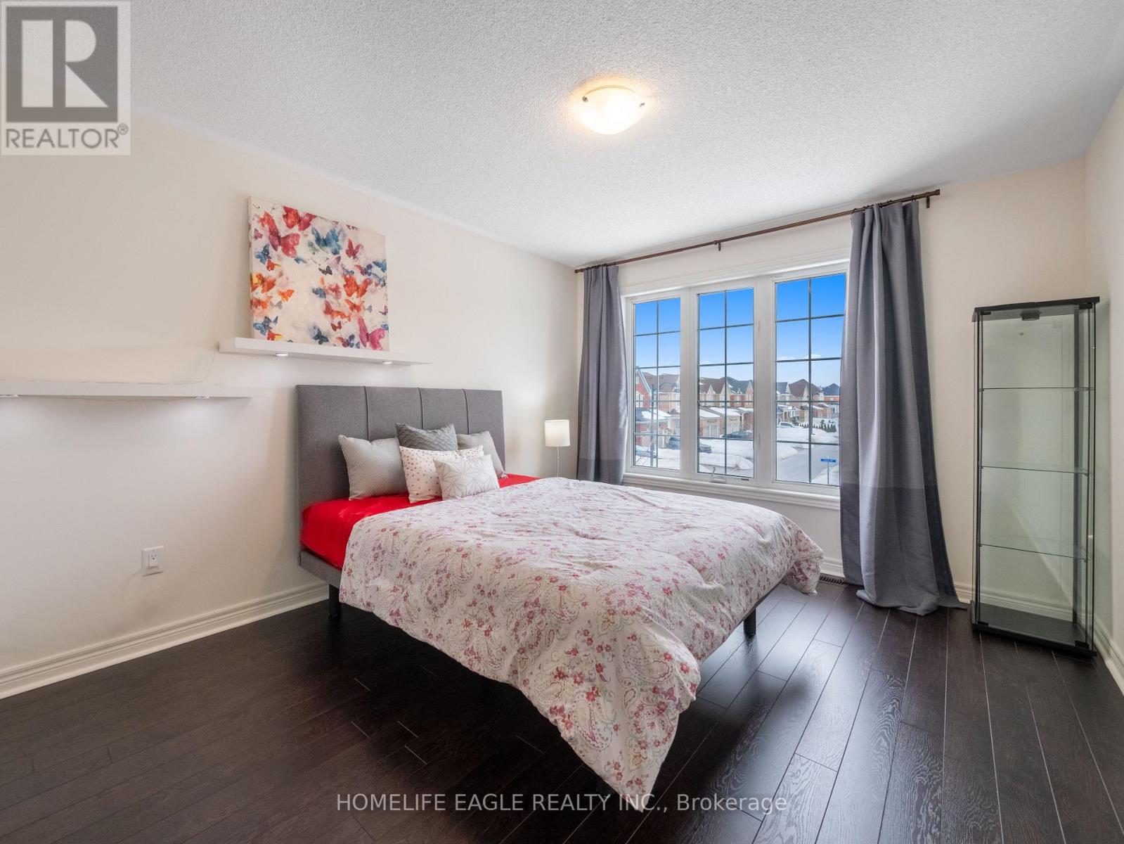 Photo 29 of 27 Scarlet Way, Bradford West Gwillimbury ON