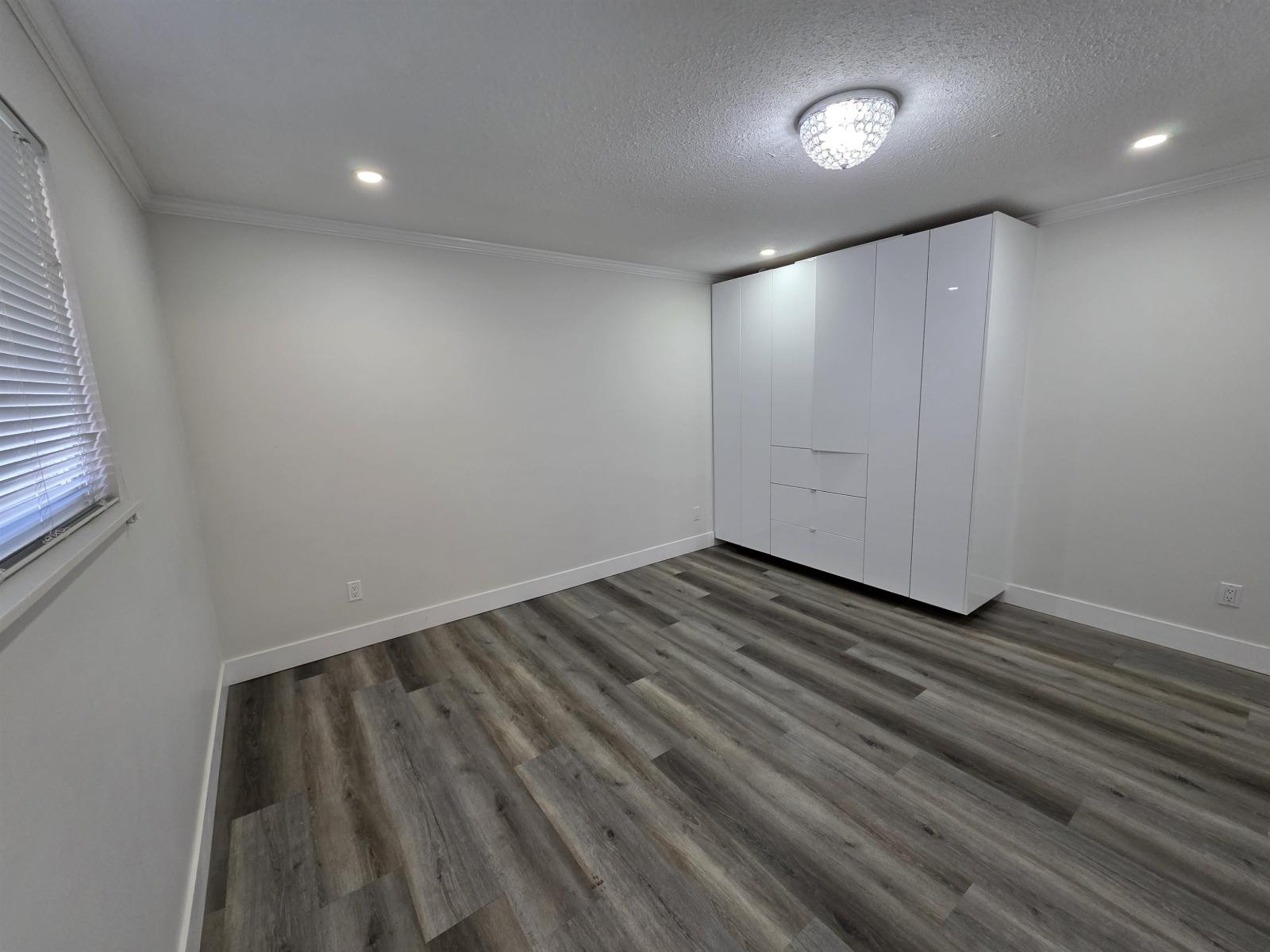 10381 MAIN, Delta