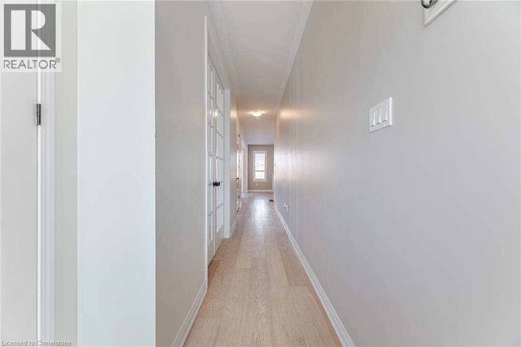 Photo 5 of 28 Pickett Place, Cambridge ON