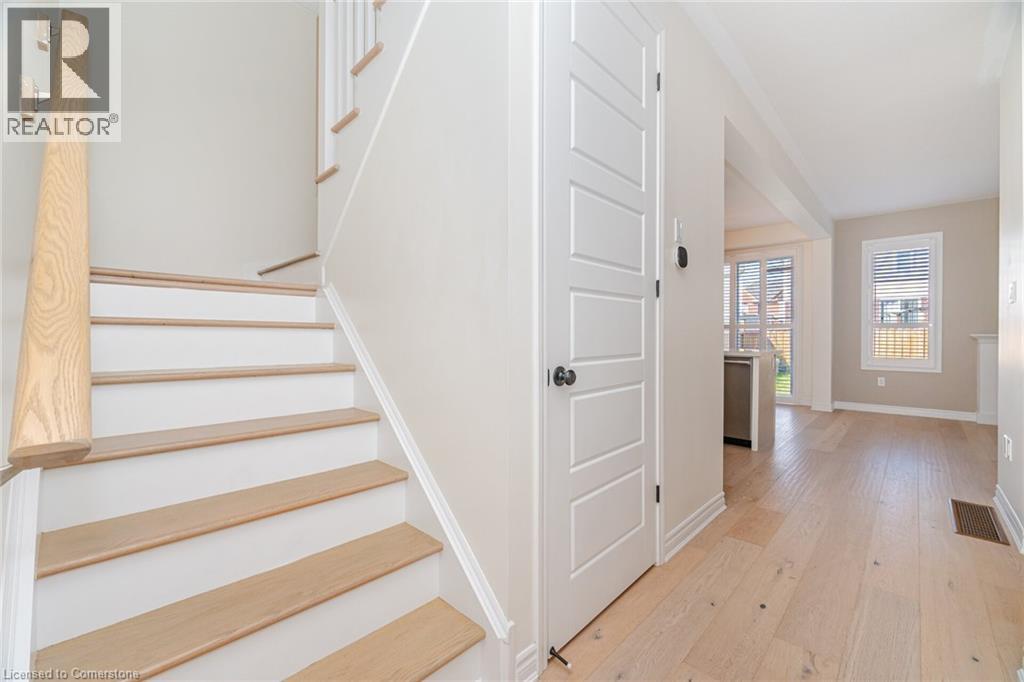 Photo 15 of 28 Pickett Place, Cambridge ON