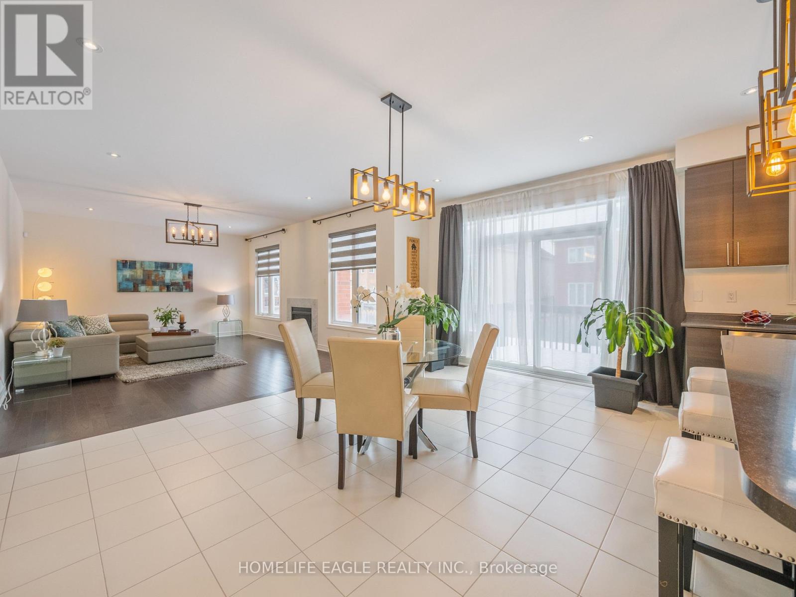 Photo 14 of 27 Scarlet Way, Bradford West Gwillimbury ON