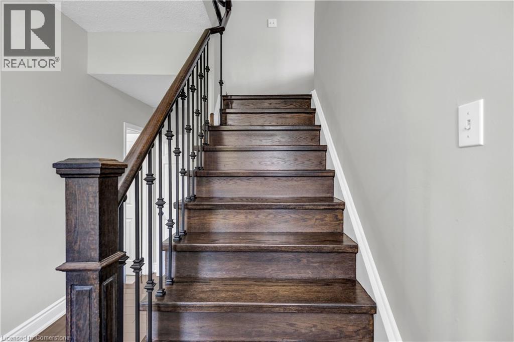 Photo 13 of 302 Wilkes Court Unit 24, Aurora ON
