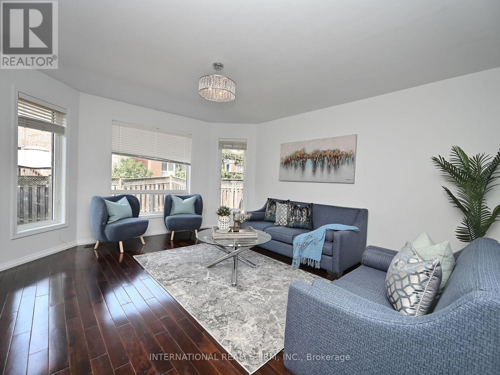 Photo 6 of 2382 Falkland Crescent, Oakville ON