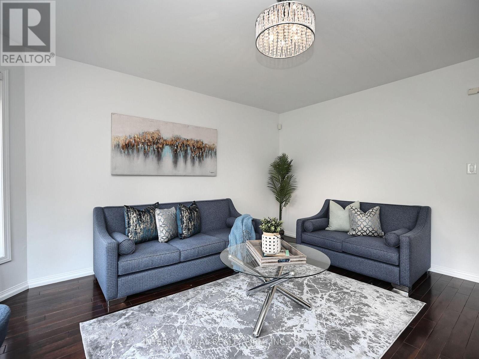 Photo 11 of 2382 Falkland Crescent, Oakville ON