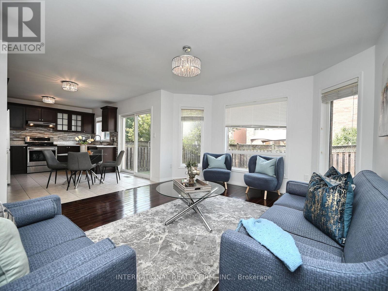 Photo 13 of 2382 Falkland Crescent, Oakville ON