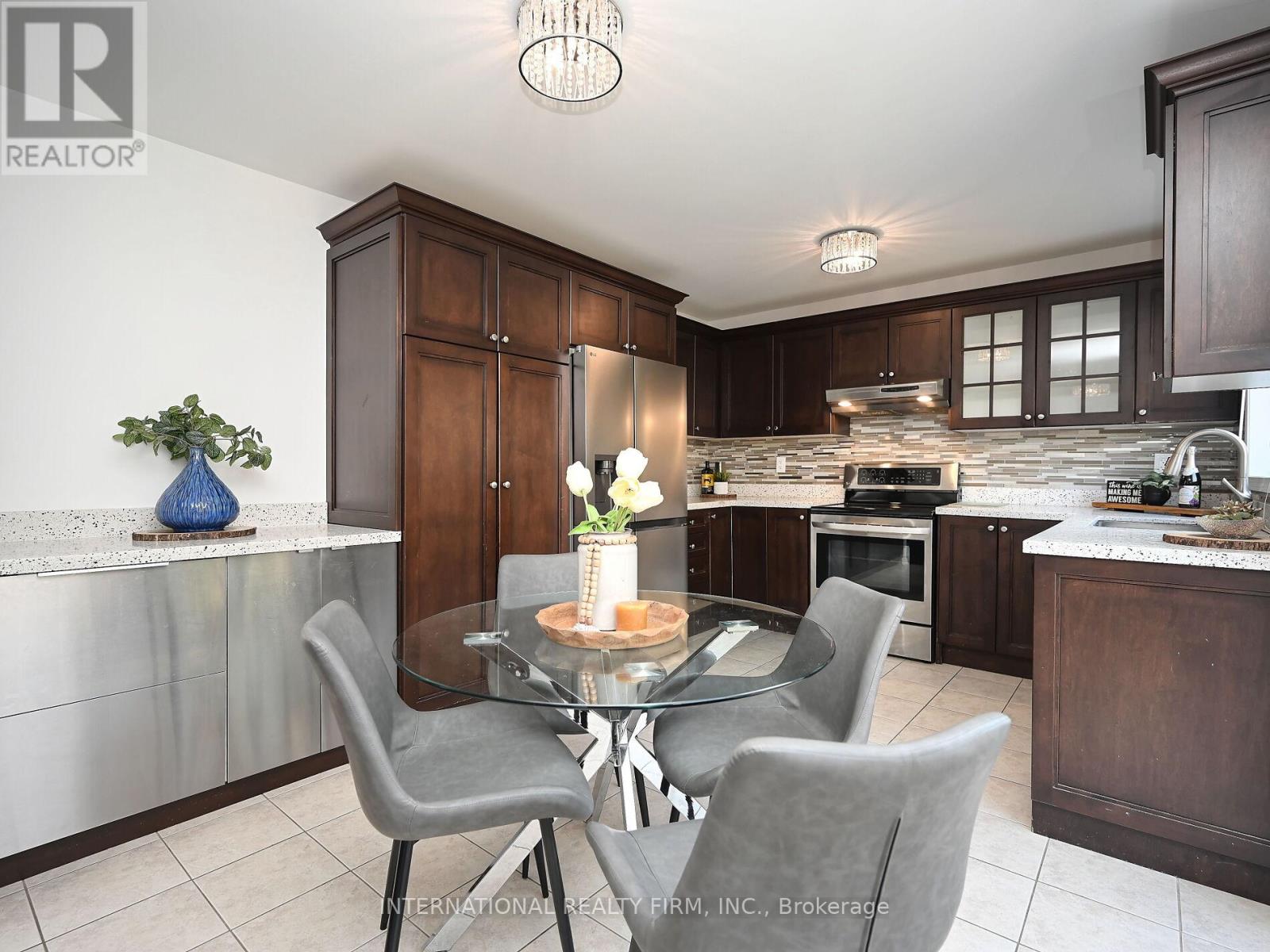 Photo 10 of 2382 Falkland Crescent, Oakville ON