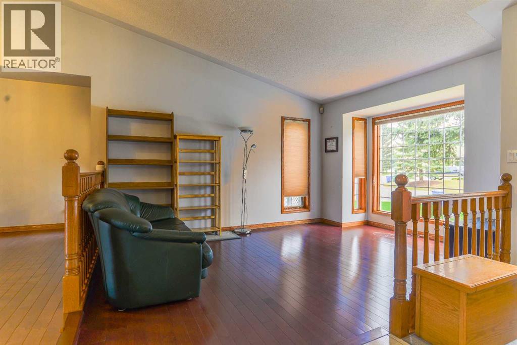 Single Family House for Sale in  Hawktree Circle NW Hawkwood Calgary 