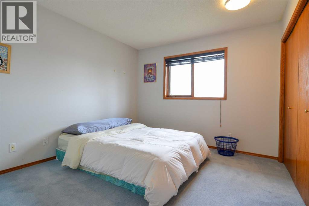 Single Family House for Sale in  Hawktree Circle NW Hawkwood Calgary 