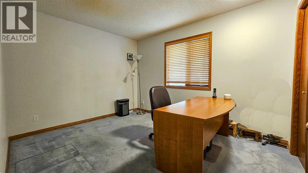 Single Family House for Sale in  Hawktree Circle NW Hawkwood Calgary 