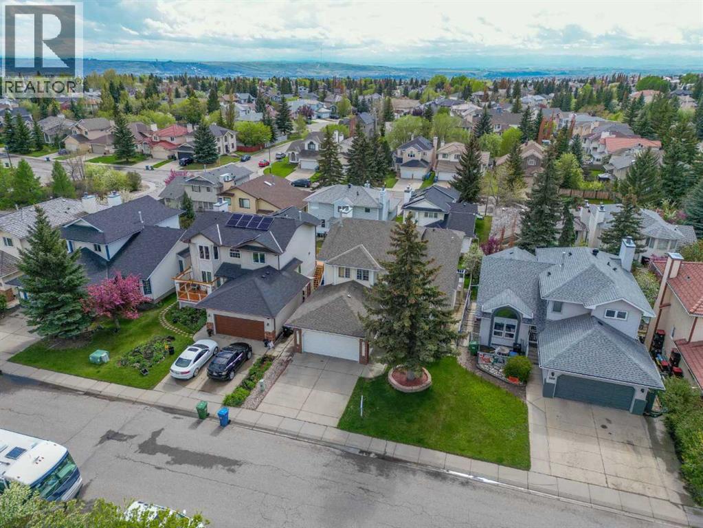 Single Family House for Sale in  Hawktree Circle NW Hawkwood Calgary 
