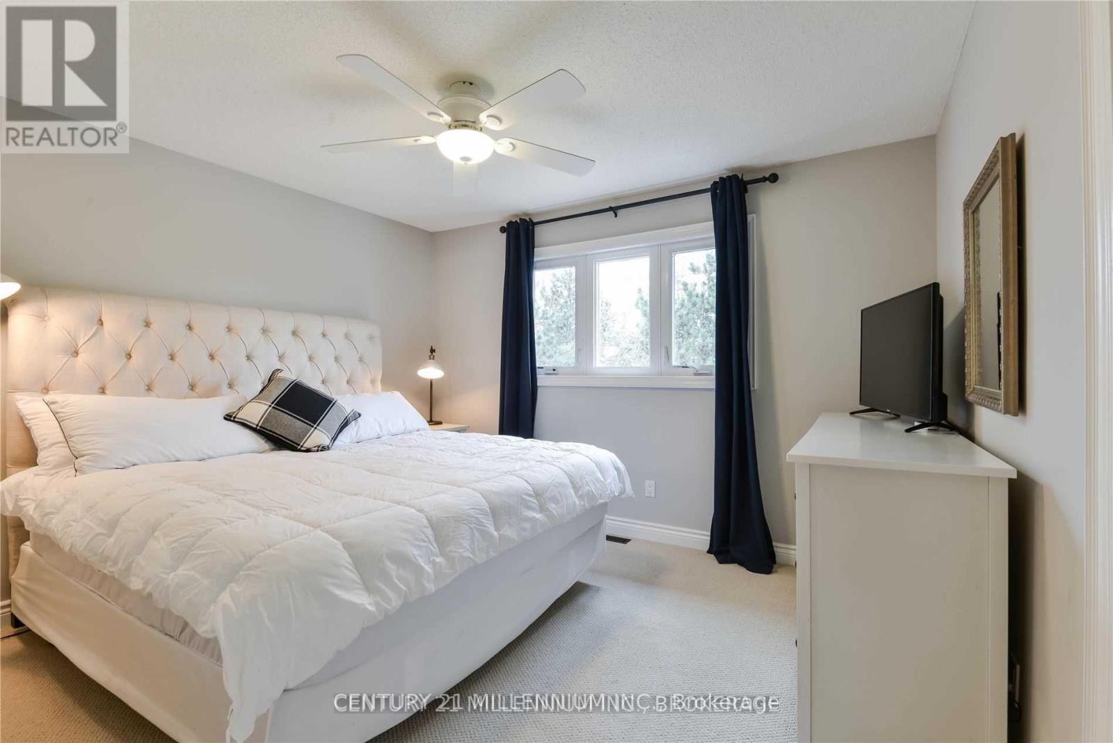 Photo 3 of 32 Gardenia Way, Caledon ON