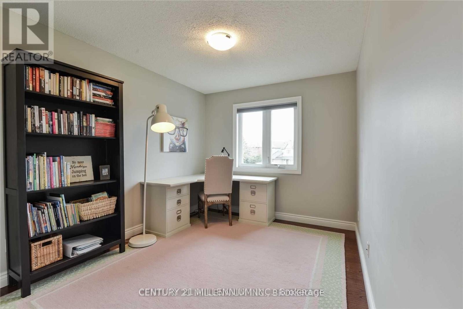 Photo 4 of 32 Gardenia Way, Caledon ON