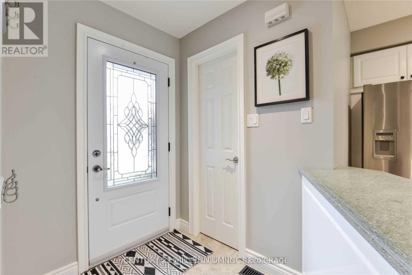 Photo 22 of 32 Gardenia Way, Caledon ON