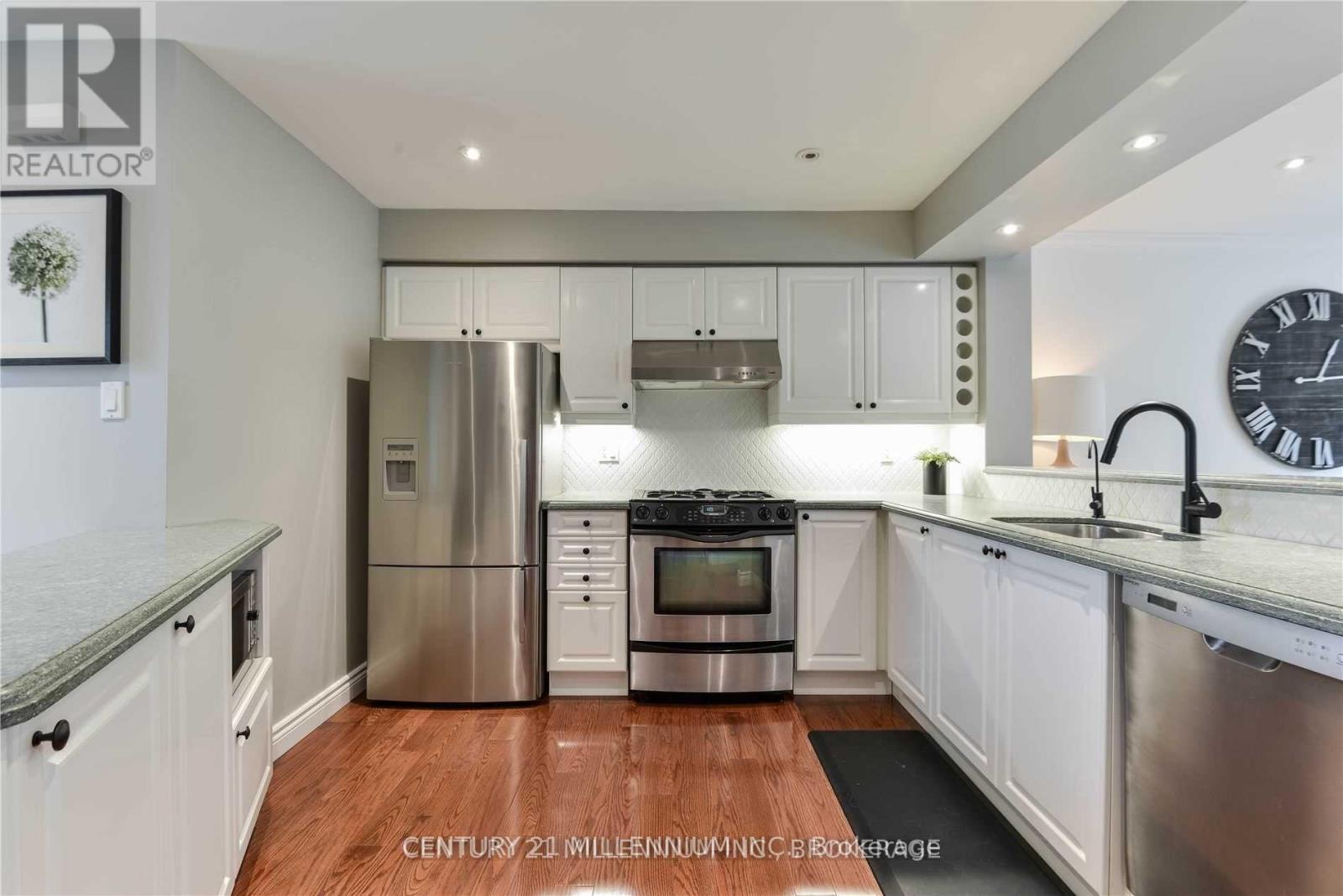 Photo 12 of 32 Gardenia Way, Caledon ON