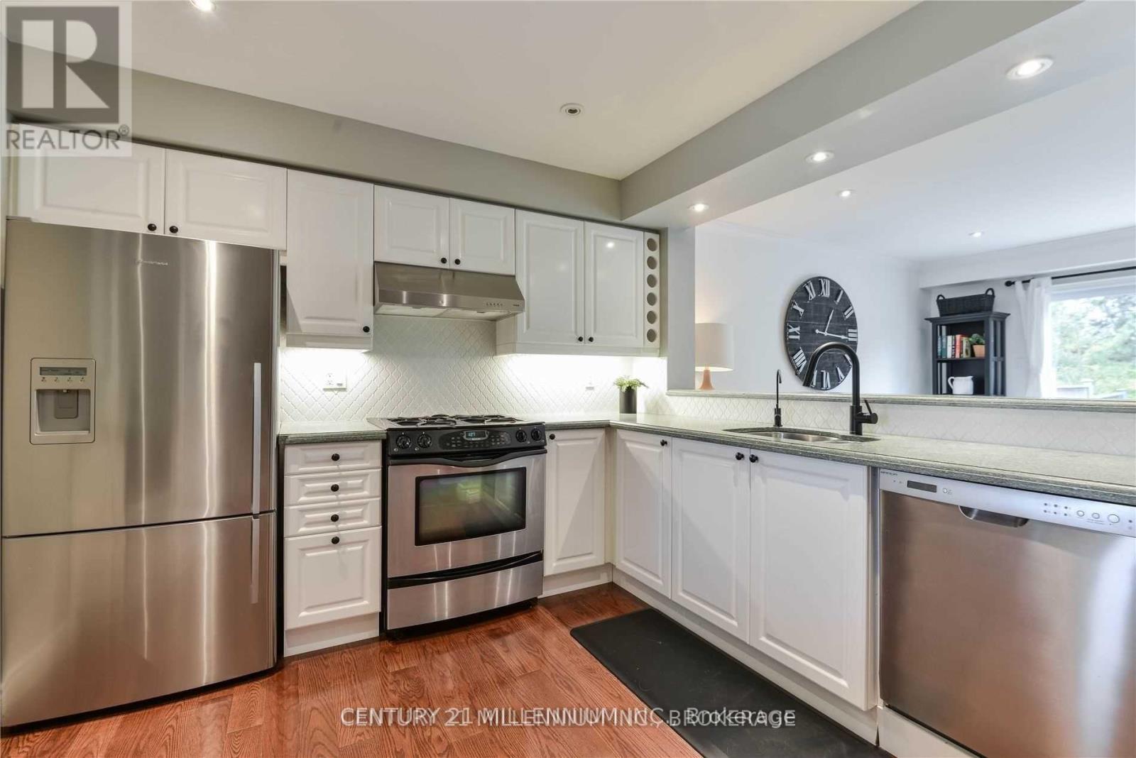 Photo 2 of 32 Gardenia Way, Caledon ON