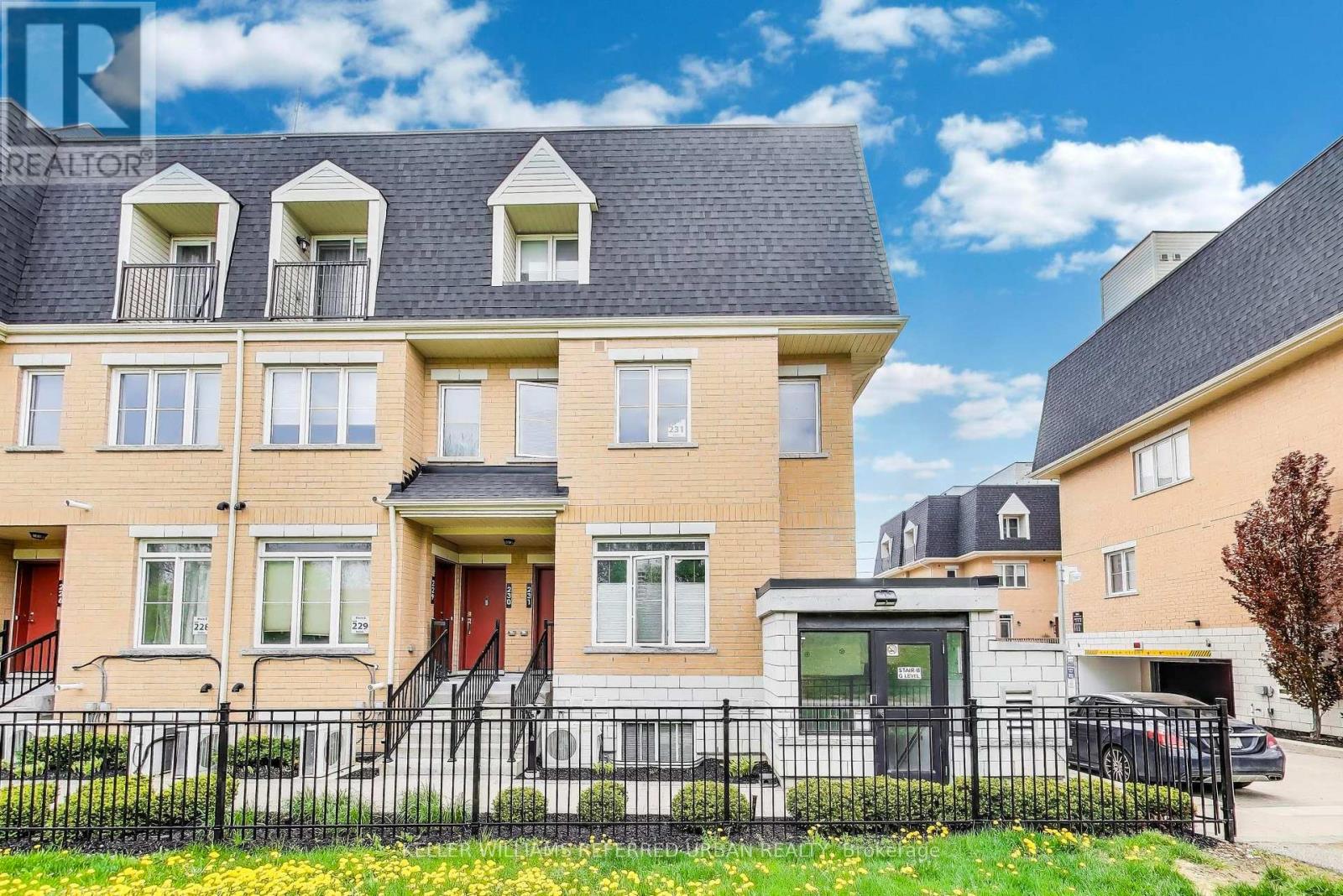 Photo 1 of 231 380 Hopewell Avenue, Toronto ON