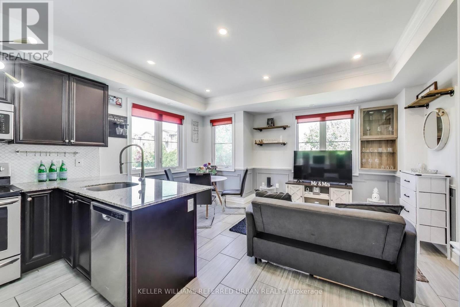 Photo 10 of 231 380 Hopewell Avenue, Toronto ON