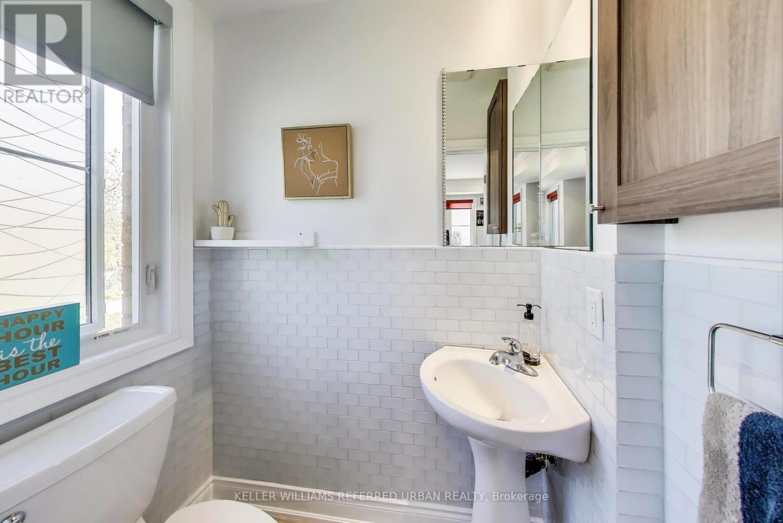 Photo 11 of 231 380 Hopewell Avenue, Toronto ON