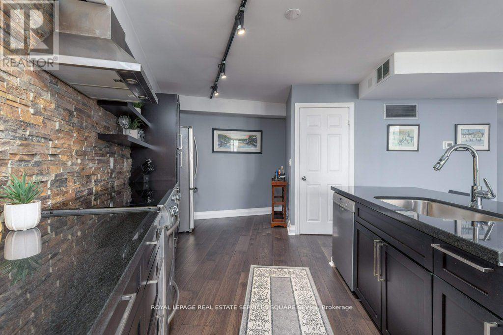 Photo 17 of 705 4235 Sherwoodtowne Boulevard, Mississauga ON