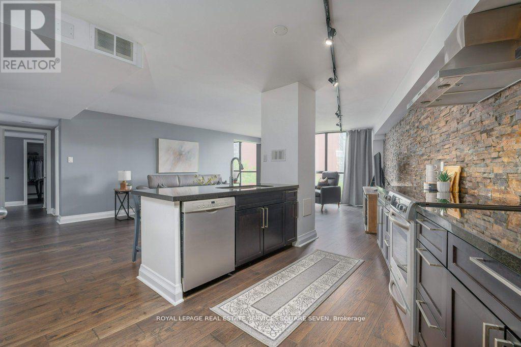 Photo 21 of 705 4235 Sherwoodtowne Boulevard, Mississauga ON