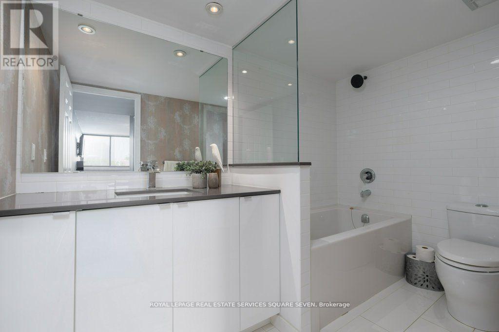 Photo 31 of 705 4235 Sherwoodtowne Boulevard, Mississauga ON